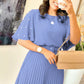 💙Elegantes Plisseekleid mit Rundhalsausschnitt und Gürtel