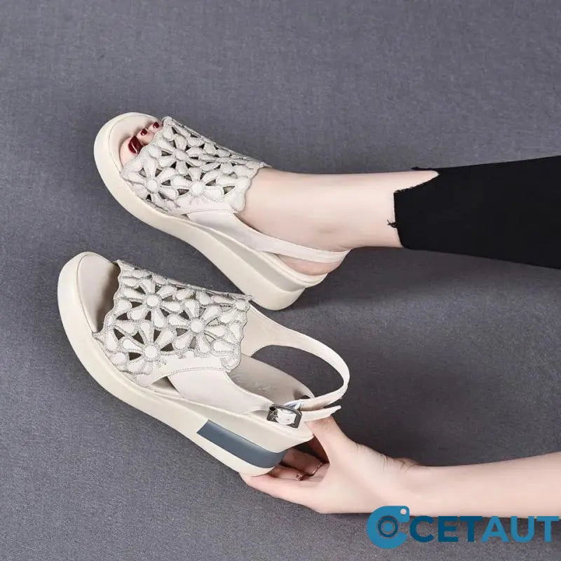 Elegante Keilabsätze mit Blumen-Detail – Bequem den ganzen Tag! 👟🌺 cetaut