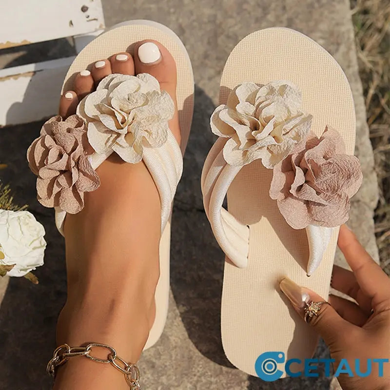 Rutschfeste Strandsandalen für Damen mit floralen Details cetaut