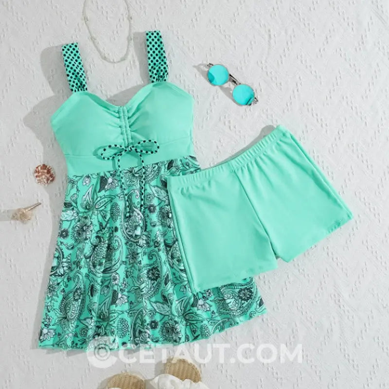Badeanzug-Set: Badekleid & enganliegende Badeshorts cetaut