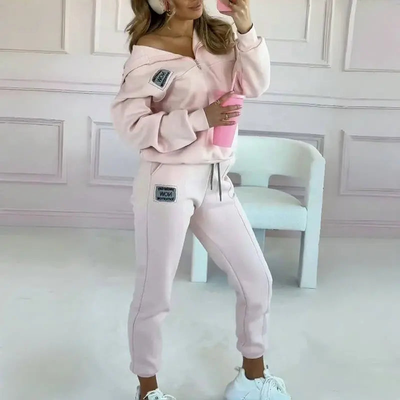Zweiteiler mit stylischem Hoodie und verkürzter Hose cetaut